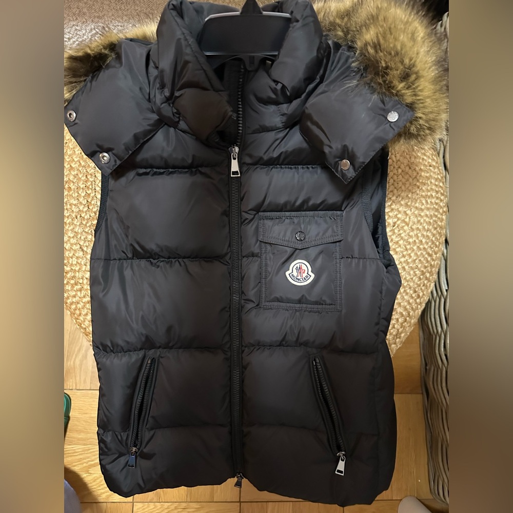 Women vest like new